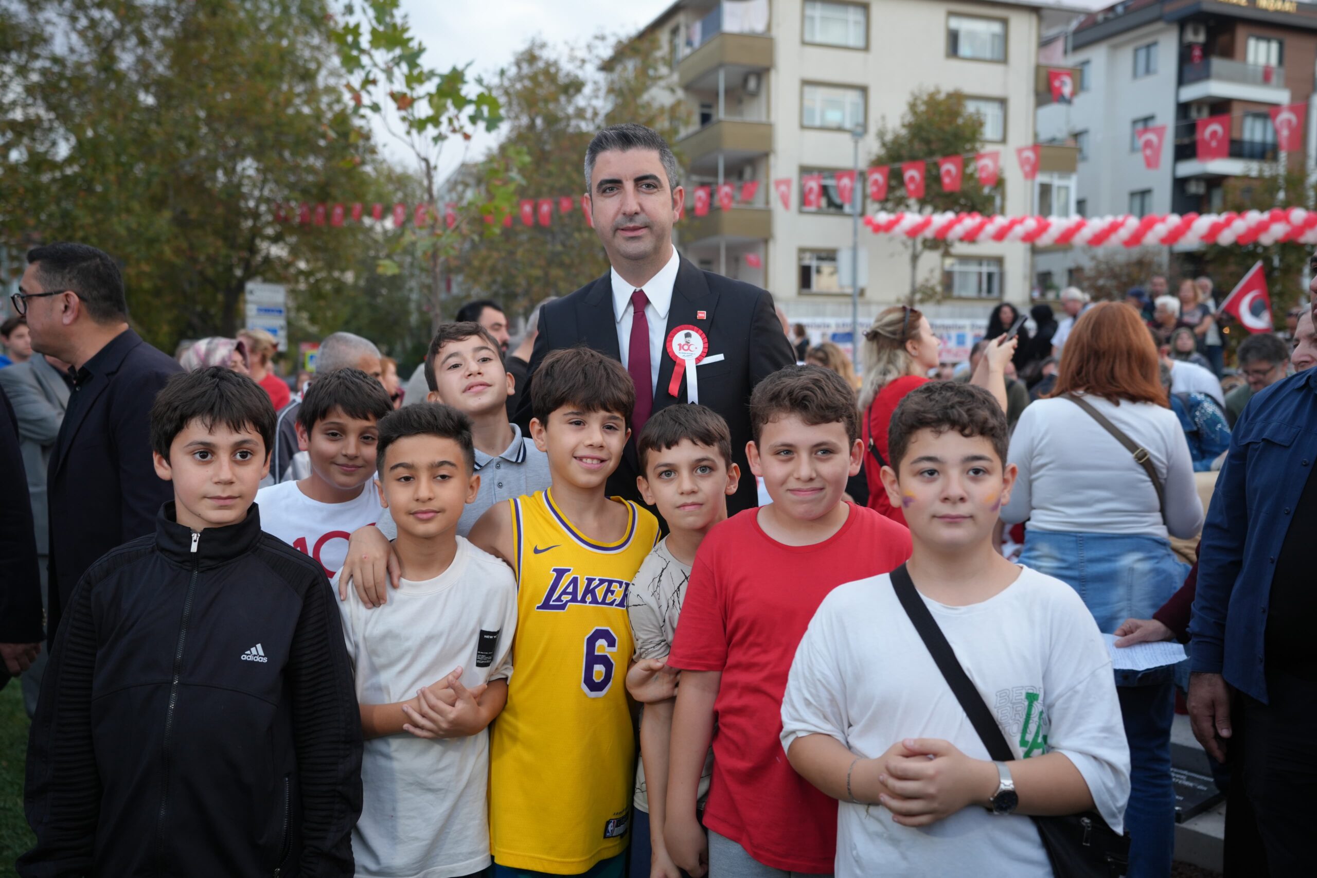 Vatan topraklarıyla Türkiye’nin 100’üncü yıl anıtı oluşturuldu