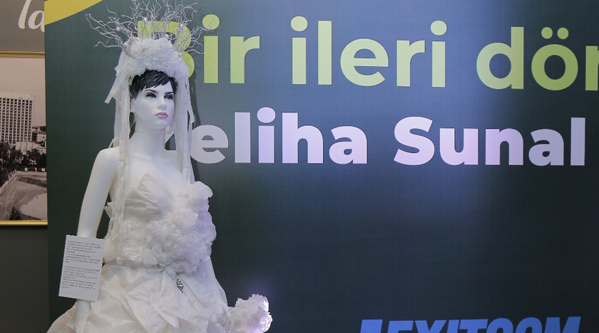 Atık malzemelerle yapılan gelinlik dikkat çekti