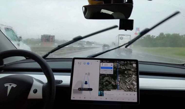Yağmurlu havada ıslanan Tesla garanti kapsamına sokulmadı