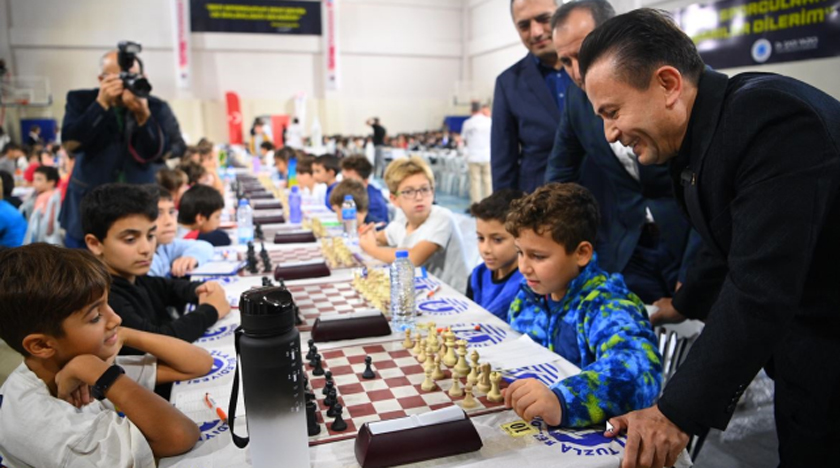 81 ilden 700 sporcunun katıldığı satranç turnuvası Tuzla’da başladı