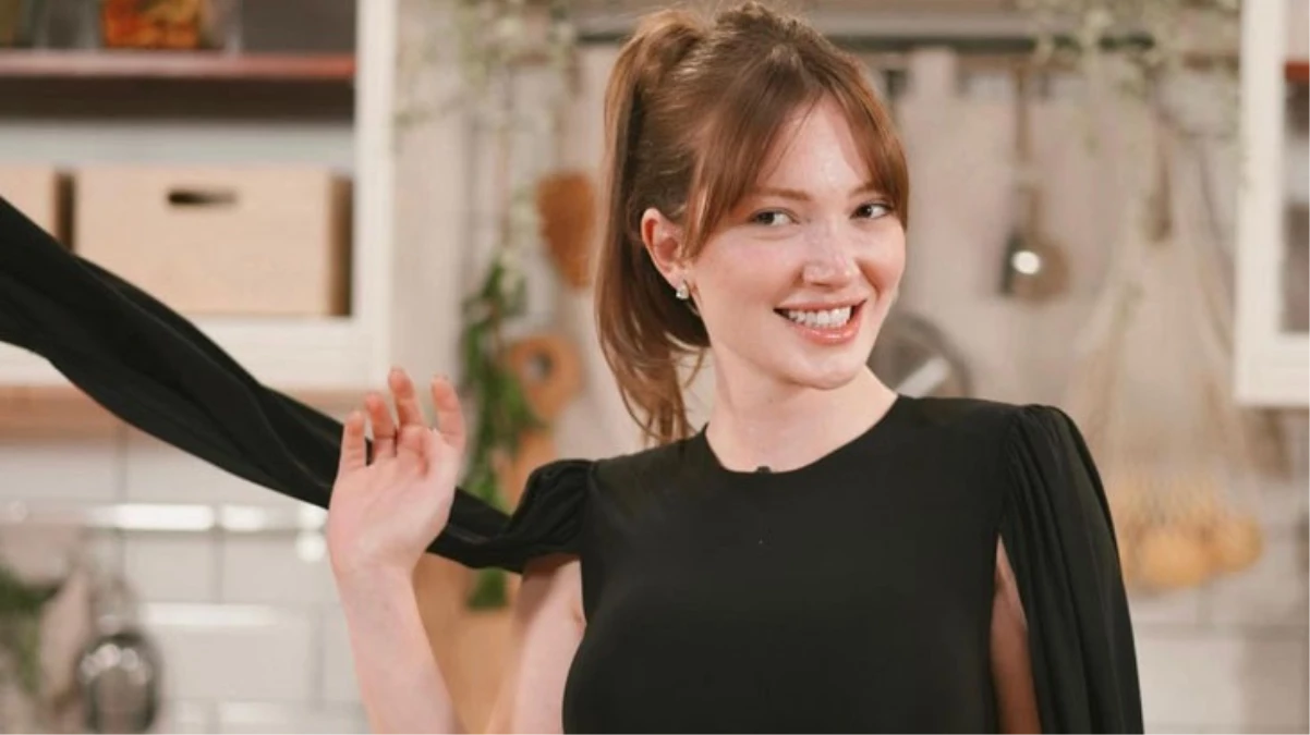 Danla Bilic rapçi sevgilisi Çakal’la dudak dudağa