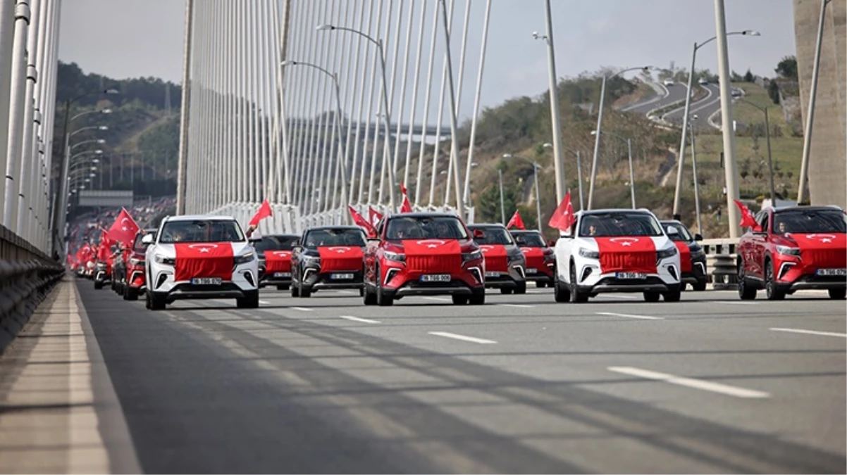 TOGG sahipleri konvoy halinde 100. yılı kutladı