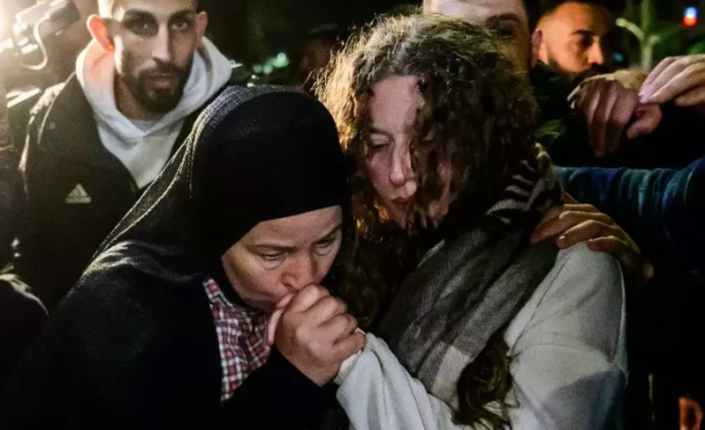 Filistin'in cesur kızı olarak bilinen Ahed Tamimi serbest bırakıldı