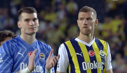 Futbolcular gözyaşlarını zor tuttu! Fenerbahçe taraftarından maç sonuna damga vuran an