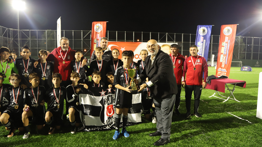 100’üncü yıl özel Futbol Turnuvası’nın Şampiyonu Kara Kartallar