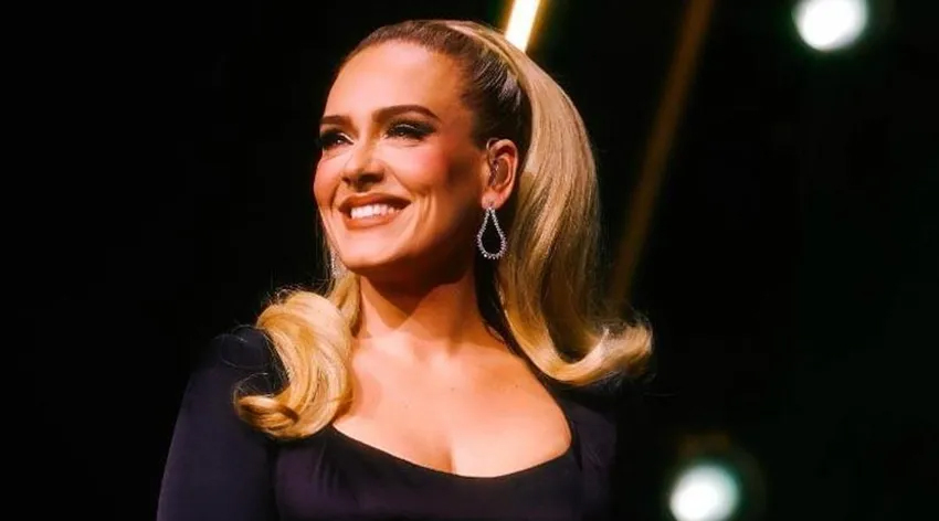 Adele gizli saklı evlenmiş!