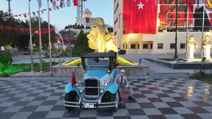 Atatürk’ün kullandığı araba Keçiören’de sergileniyor