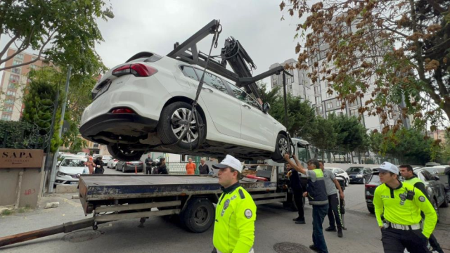 Polat çiftinin araçları sergilenmek üzere İstanbul Emniyet Müdürlüğü'ne götürüldü