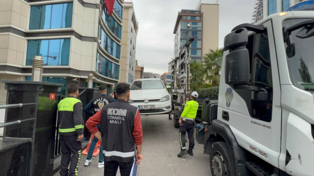 Polat çiftinin araçları sergilenmek üzere İstanbul Emniyet Müdürlüğü'ne götürüldü