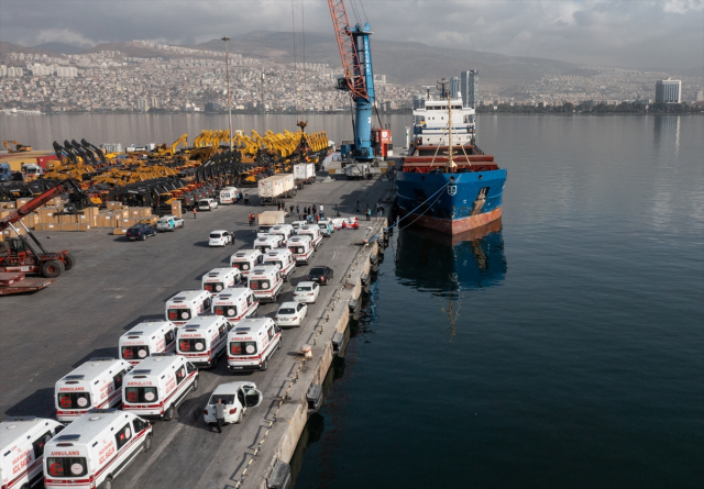 Gazze'ye yardım taşıyacak gemi İzmir'den yola çıktı