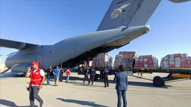 Gazze'ye yardım taşıyacak gemi İzmir'den yola çıktı