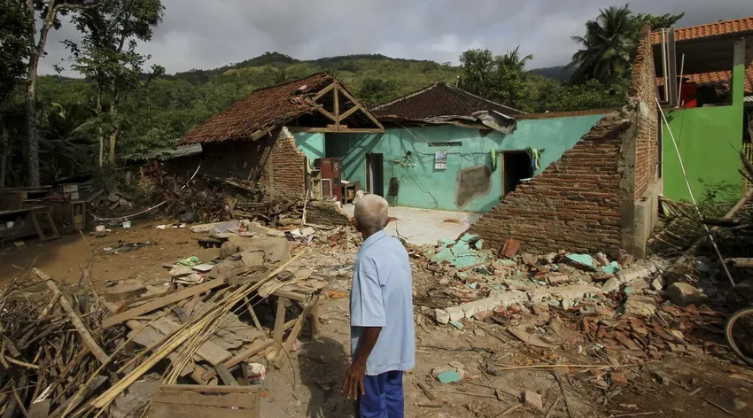 Endonezya’da 7,1 büyüklüğünde deprem