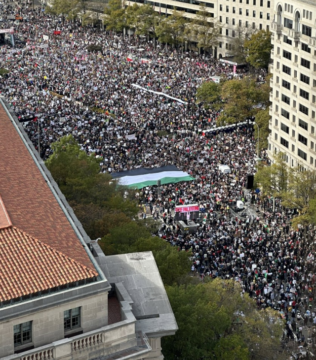 Washington'da binlerce kişinin katılımıyla Filistin'e destek gösterisi