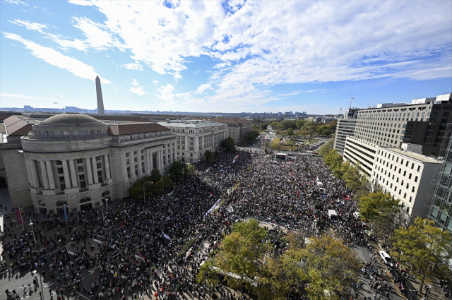 Washington'da binlerce kişinin katılımıyla Filistin'e destek gösterisi
