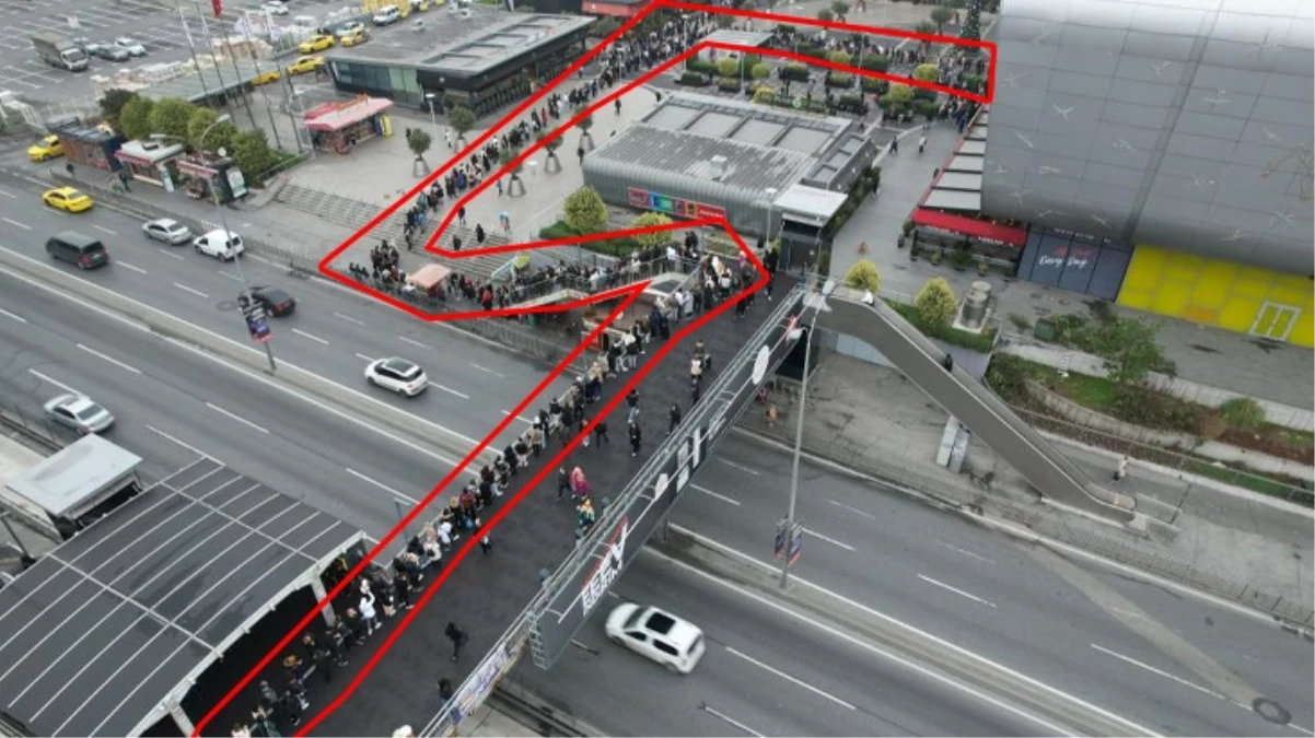 Haberi alan AVM’lere koştu! Kuyruğun ucu bucağı yok