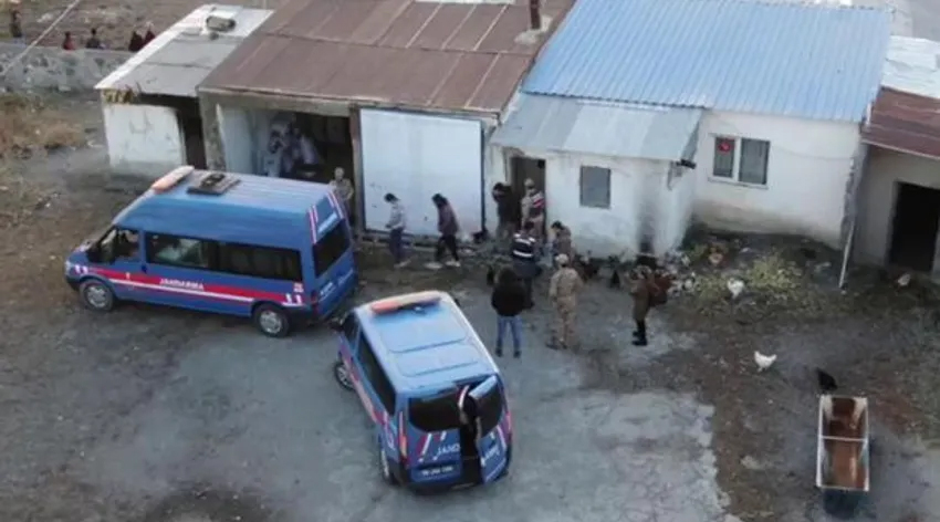 15 kaçak göçmen gecekonduda yakalandı