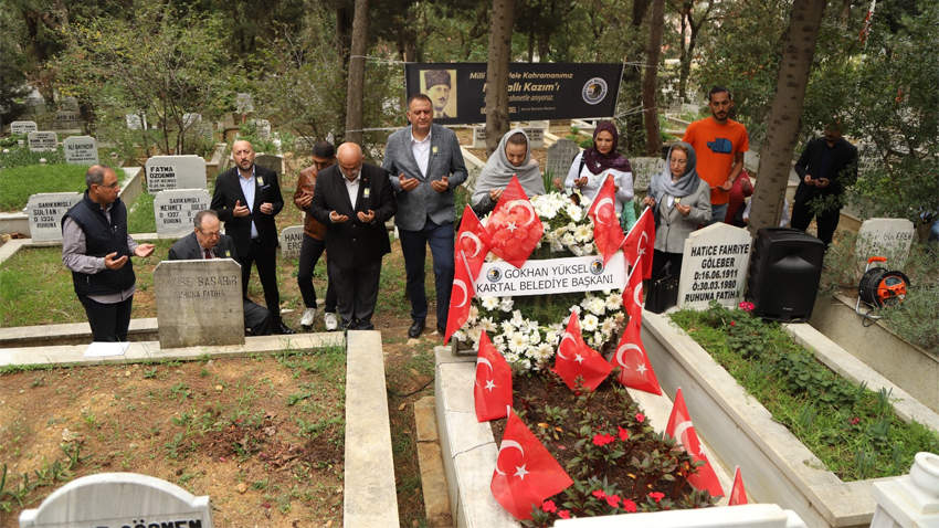 Kartal’lı Kazım kabri başında anıldı