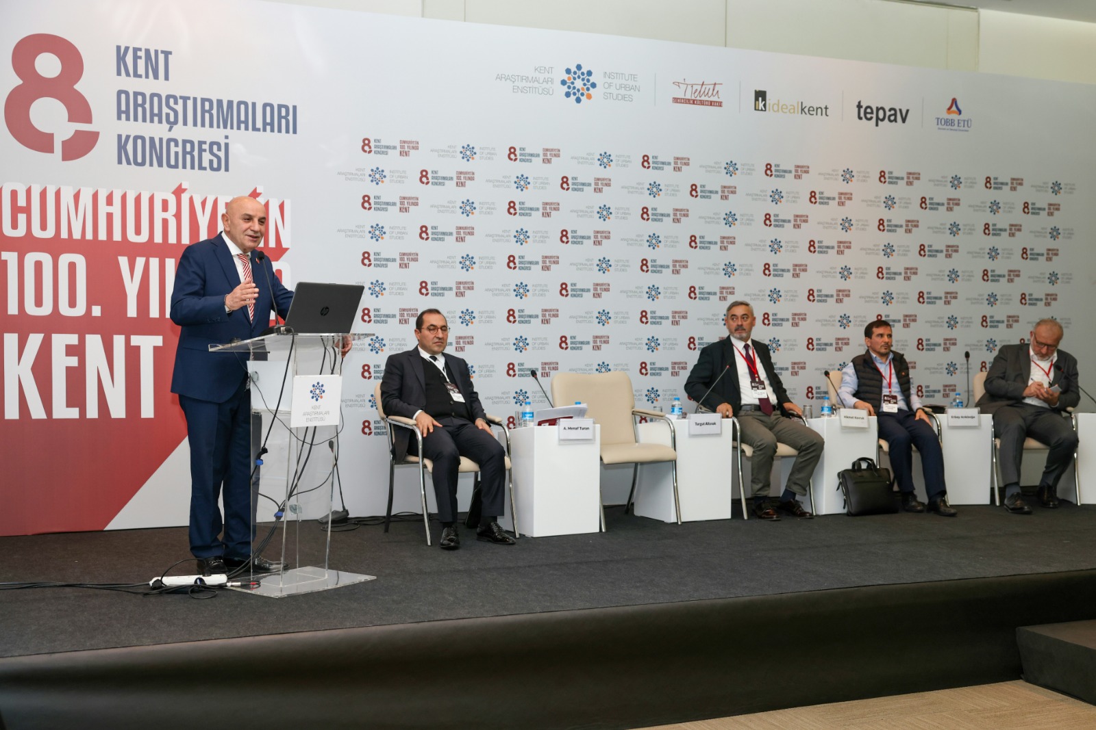 Başkan Altınok 8’inci kent araştırmaları kongresine katıldı