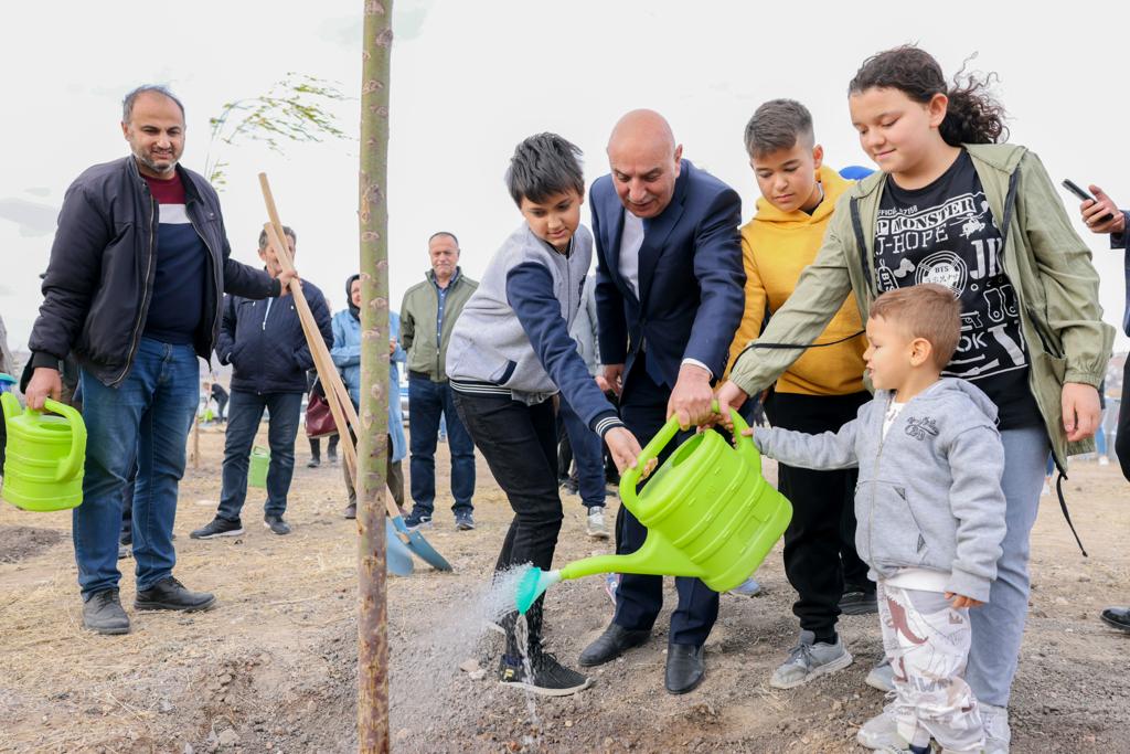 Milli Ağaçlandırma Günü’nde fidanlar toprakla buluşturuldu