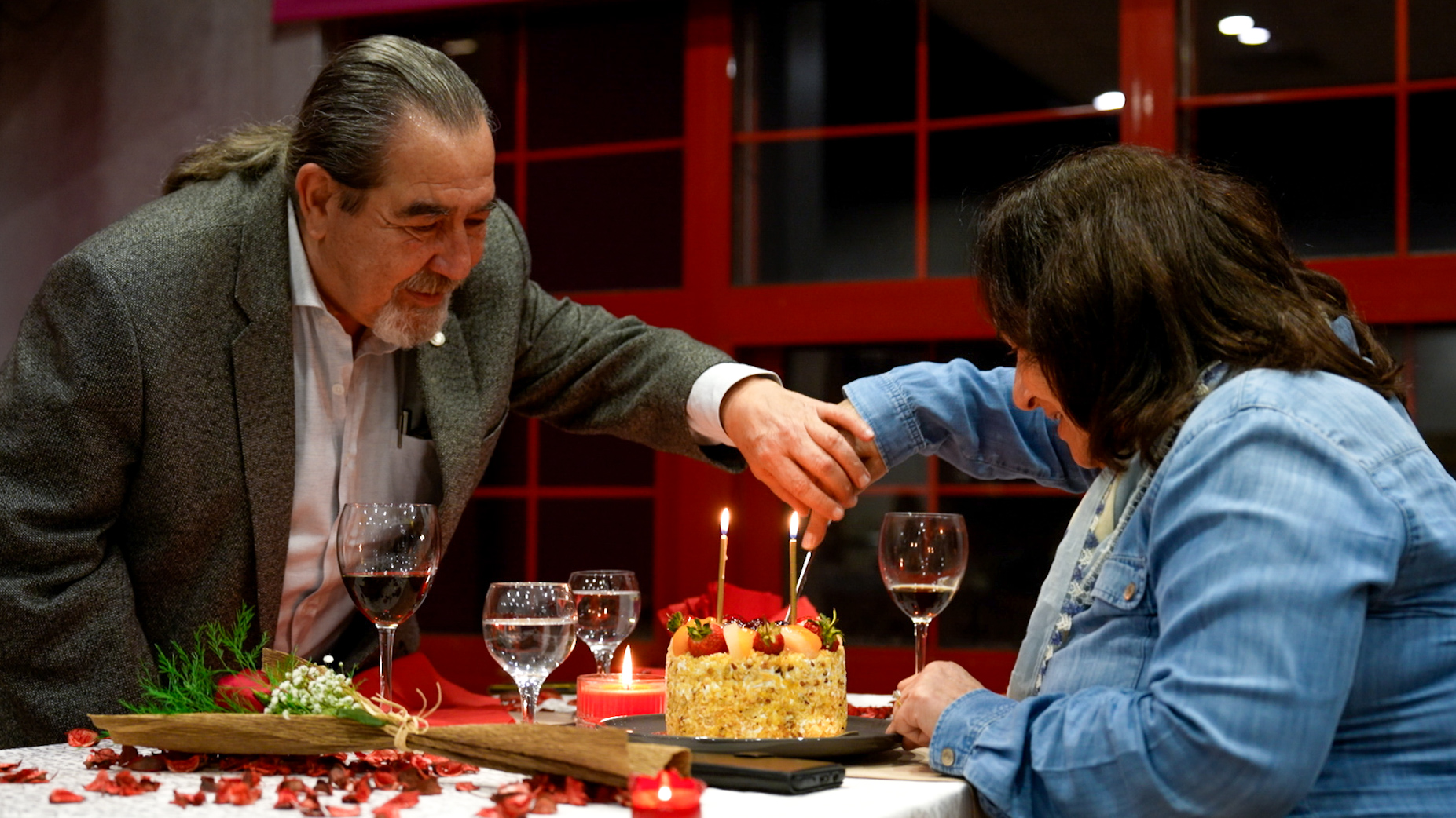 Maltepe Belediyesi 41 yıldır evli çiftin mutluluğuna ortak oldu