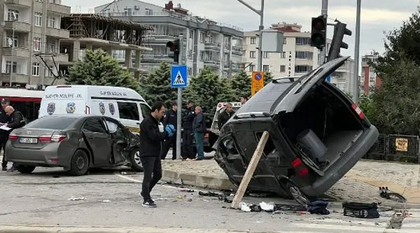 Sivil polis aracı kaza yaptı: Ağır yaralılar var