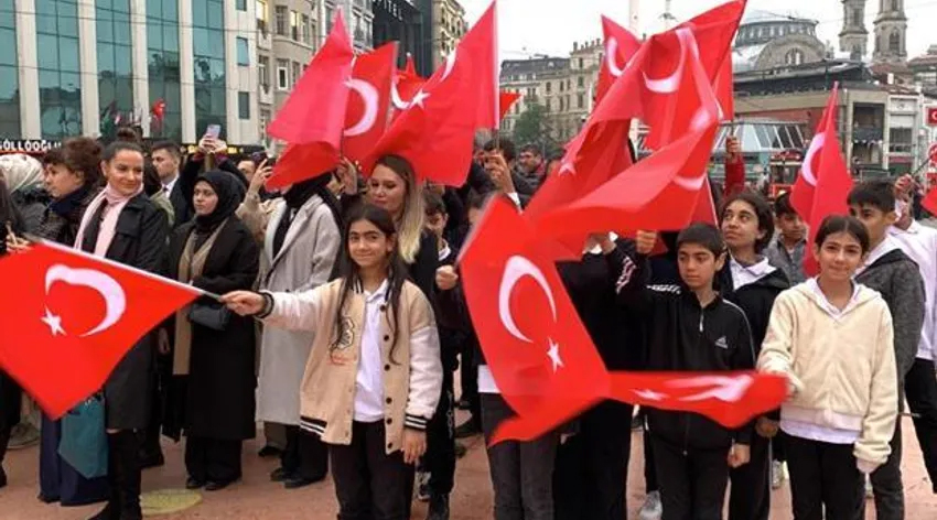 Taksim’de 24 kasım öğretmenler günü için tören!