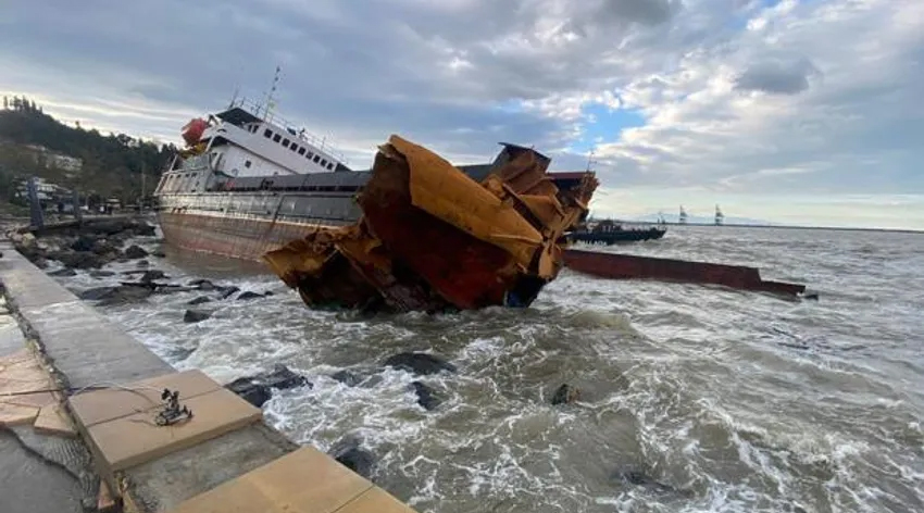 Zonguldak’ta kaybolan kuru yük gemisi battı: 11 Türk denizci kayıp