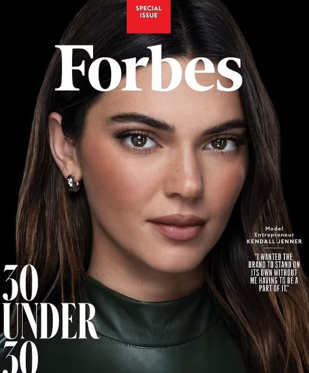 Ünlü model Kendall Jenner, Forbes Dergisi'ne kapak olduktan sonra üstsüz videosunu yayınladı