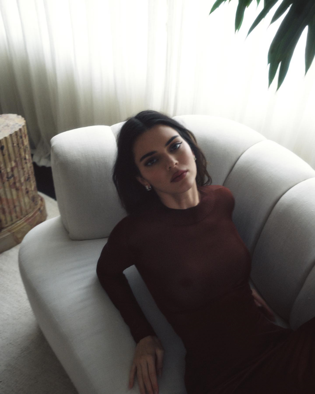 Ünlü model Kendall Jenner, Forbes Dergisi'ne kapak olduktan sonra üstsüz videosunu yayınladı