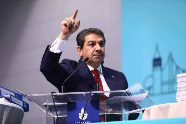 İstanbul anketinde çarpıcı sonuç! İmamoğlu en yakın rakibi Fahrettin Koca'ya 12 puan fark attı