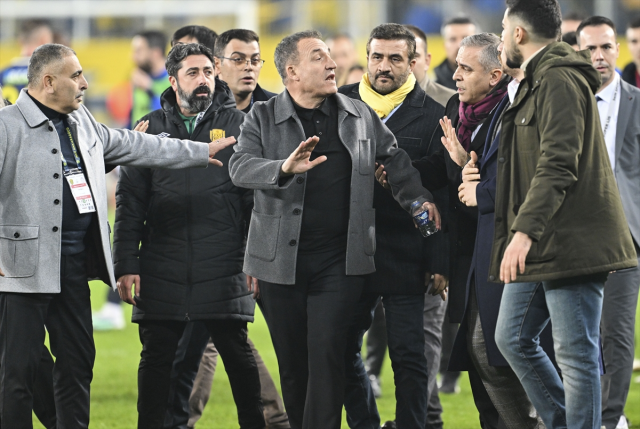 PFDK, Hakem Halil Umut Meler'e yumruk atan Faruk Koca'ya futboldan ömür boyu men cezası verdi