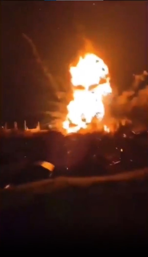 Ukrayna Rus çıkarma gemisini füzelerle vurdu! İşte saldırı anı