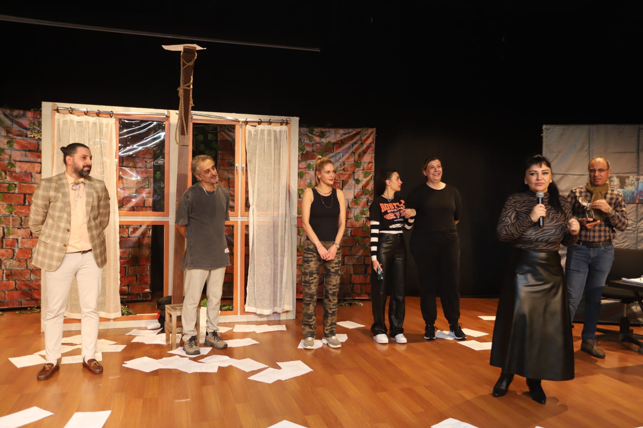 Başka sen yok ki  adlı tiyatro oyunu Kartal’da sahnelendi