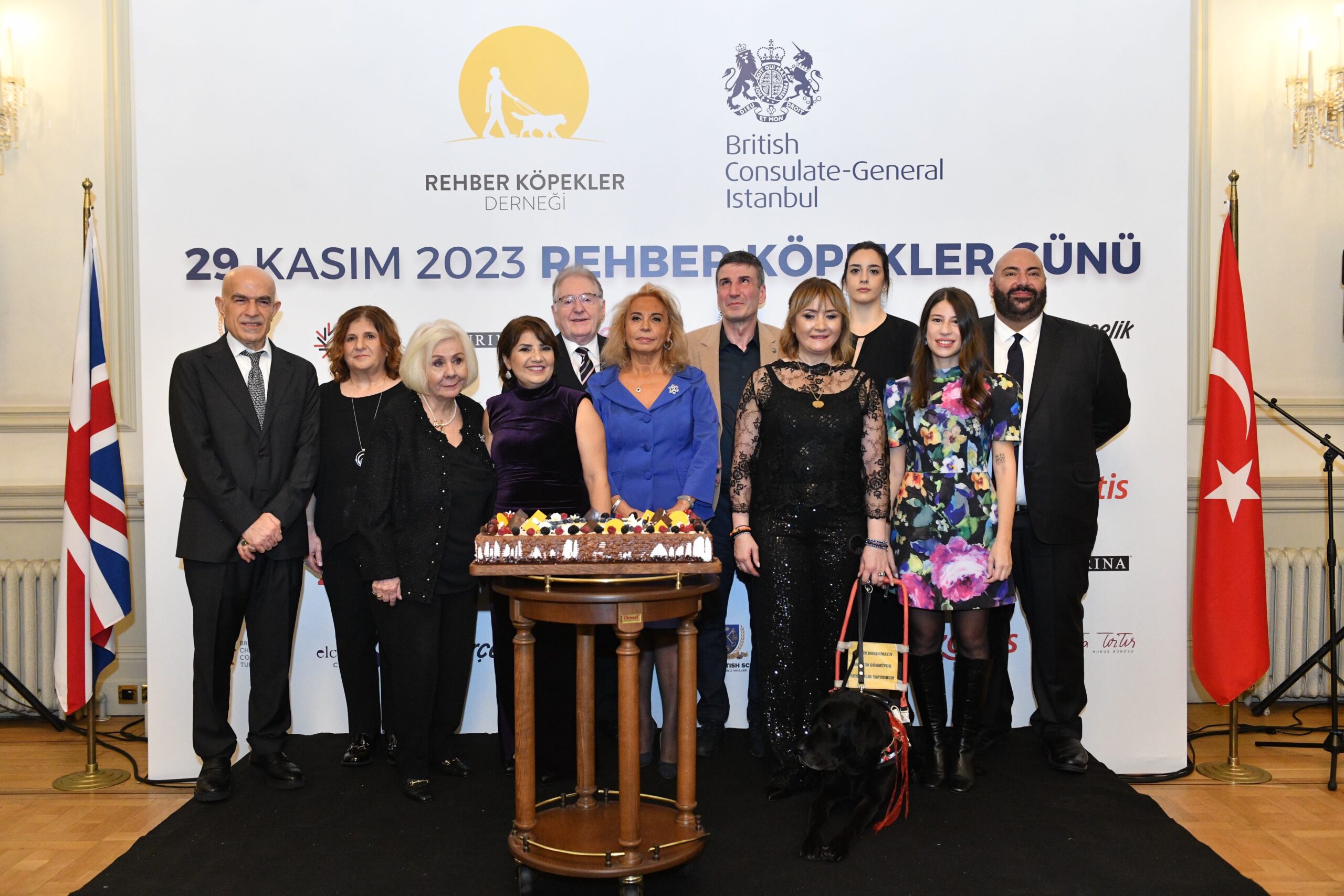 Türkiye’nin rehber köpekleri resepsiyona katıldı