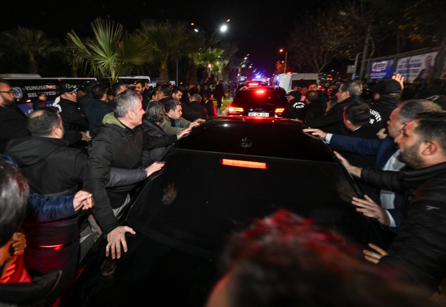 Özgür Özel'in protesto edildiği şehit cenazesinden yeni görüntü! Şehit yakını kalabalığa böyle seslenmiş