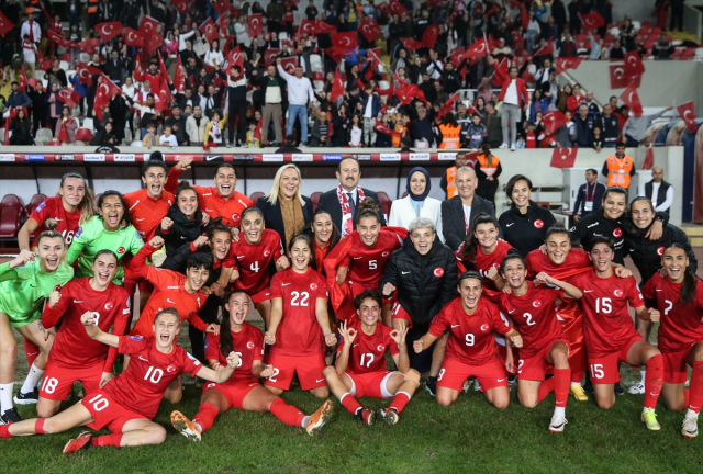 A Milli Kadın Futbol Takımı tarih yazdı! Gol bile yemeden B Ligi'ne yükseldik