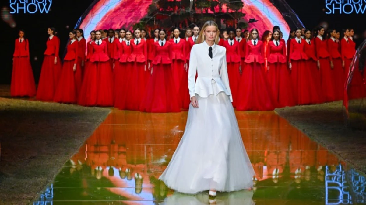 Victoria Secret ve Türk mankenleri podyumda fırtına estirdi