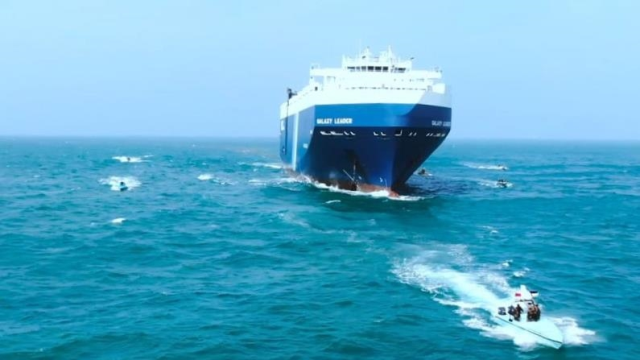 Dünyanın en büyük konteyner taşıma şirketi Maersk, Kızıldeniz'deki saldırılar sonrası bölgedeki seferlerini askıya aldı