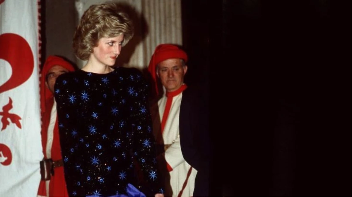 Prenses Diana'nın elbisesi açık artırmada 900 bin sterline satıldı