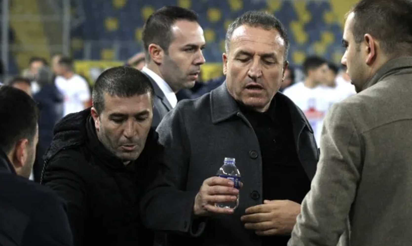 Yumruk atan başkan kalp krizi şüphesiyle hastanede!