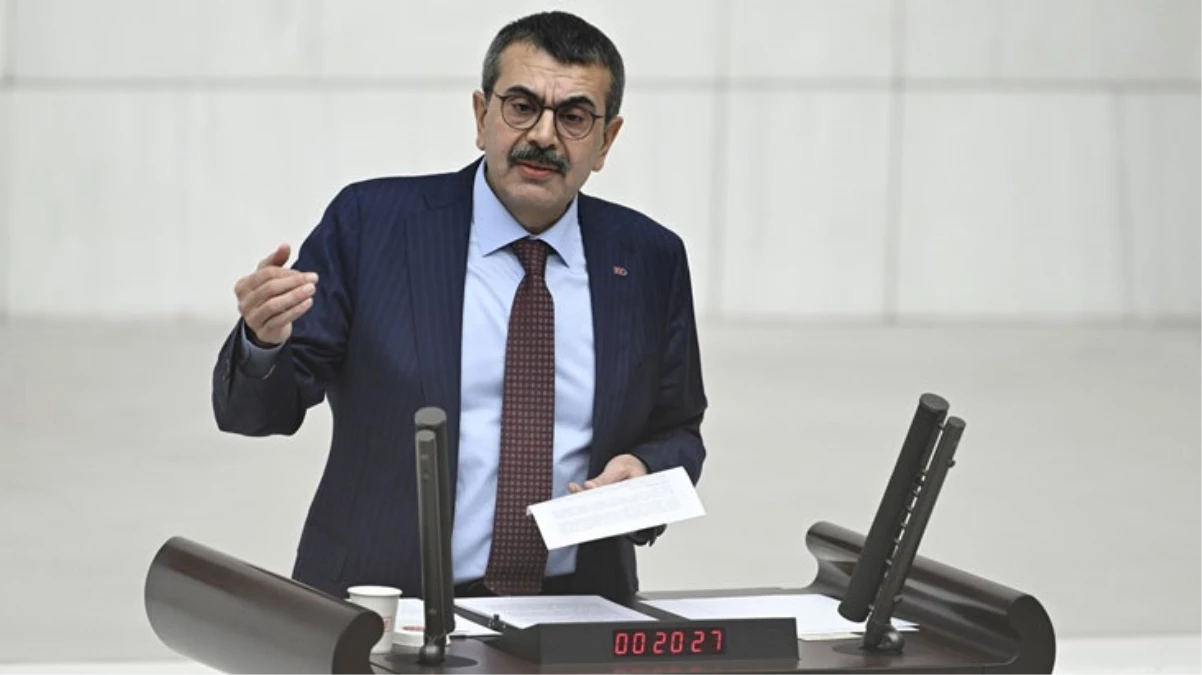 Bakandan muhalefetin tarikat eleştirilerine yanıt