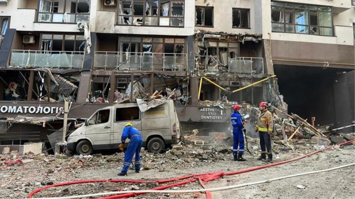 Rusya ve Ukrayna birbirlerini füzelerle vurdu: 53 ölü