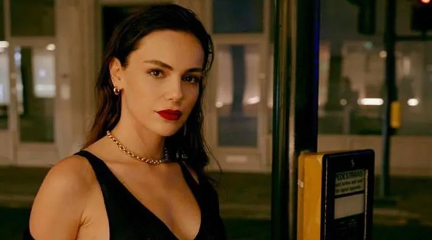 Yağmur Tanrısevsin sokak tarzıyla sosyal medyanın diline düştü