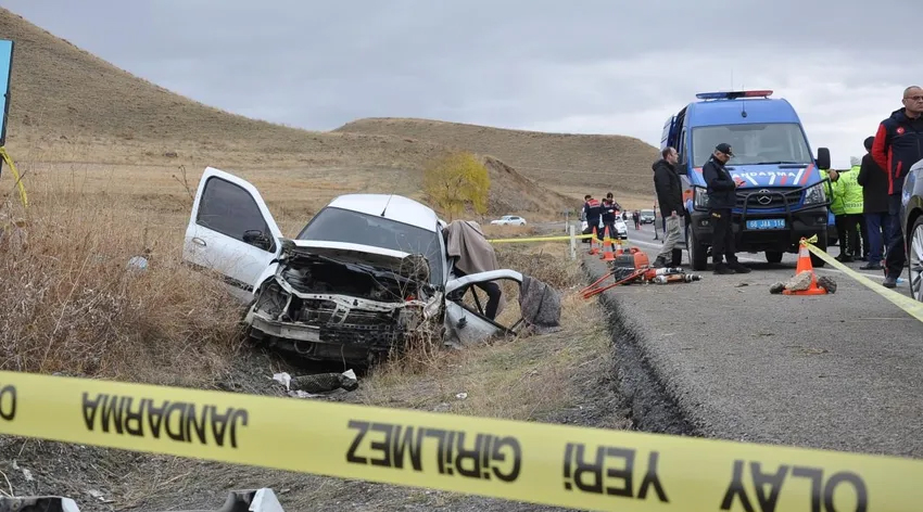 Otomobil şarampole devrildi