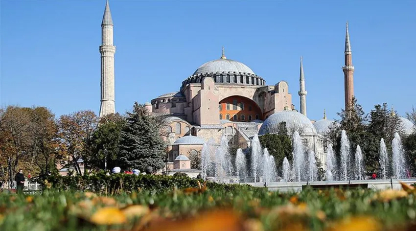 Ayasofya Camisi’ne giriş ücretli oldu