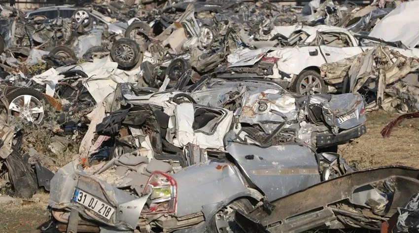 Hatay’da enkazdan çıkarılan 18 bin 931 araç sahiplerine teslim edildi