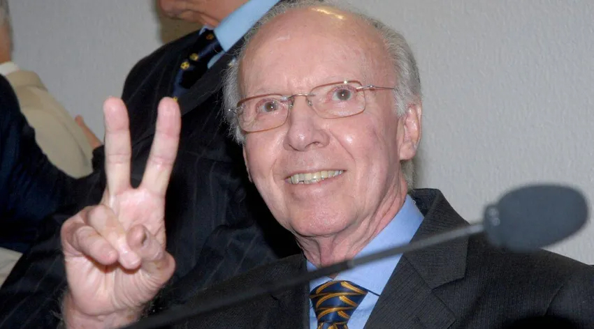Brezilya’nın futbol efsanesi Mario Zagallo hayatını kaybetti