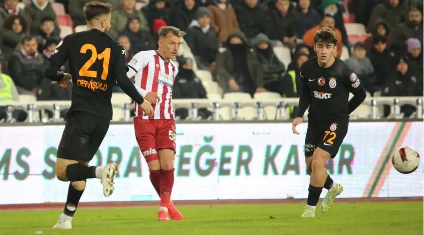 Galatasaray’dan zirve yolunda kritik puan kaybı