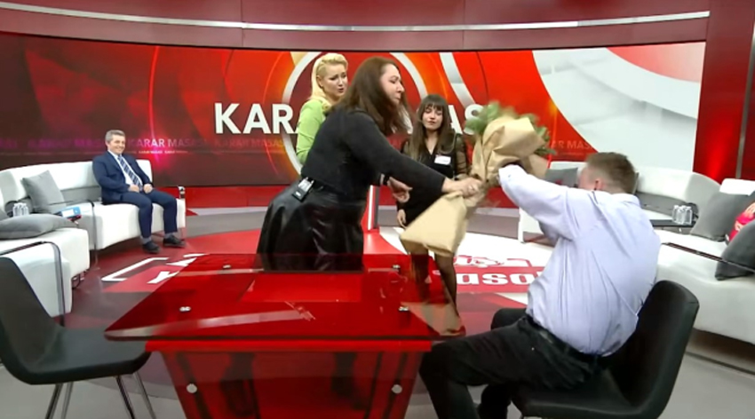 Karısı ve sevgilisine aynı yüzüğü alan adamdan şok savunma!