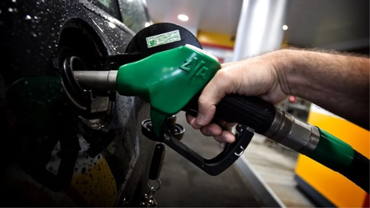 Benzine gece yarısı 95 kuruş zam geldi